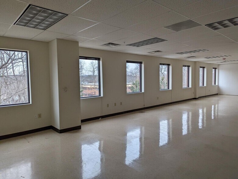 More Photos Of 33 Tech Valley Dr, East Greenbush Flex For Lease