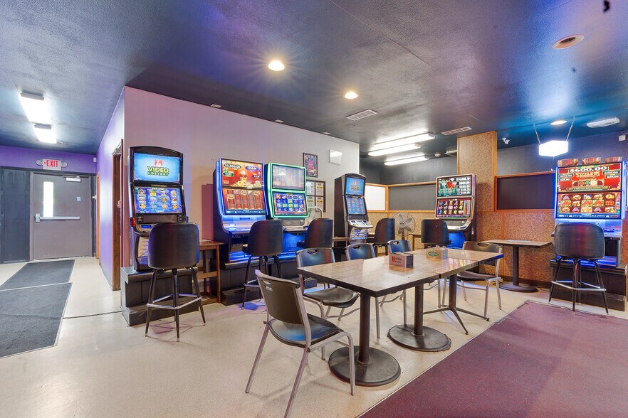 More Photos Of 335 E 3rd St, Lafayette Bar For Sale