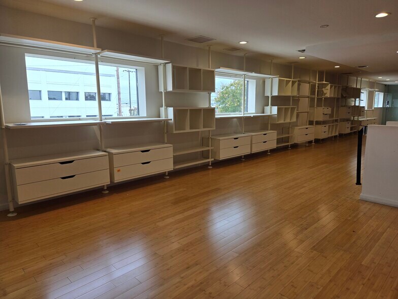 More Photos Of 2201 N Hollywood Way, Burbank Showroom For Lease
