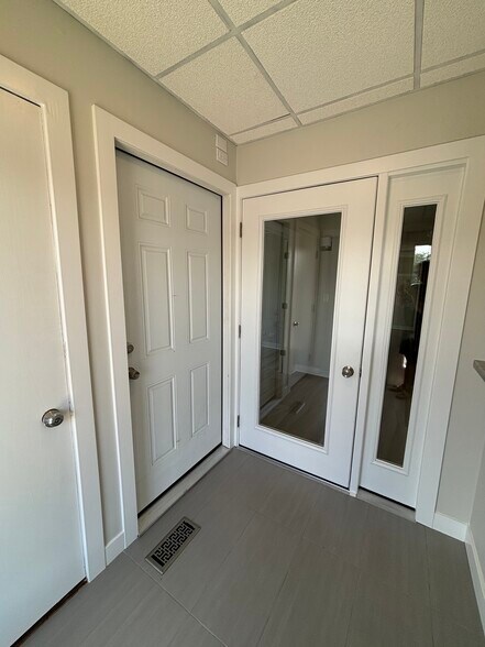 More Photos Of 75 E Division St, Mundelein Office Residential For Lease