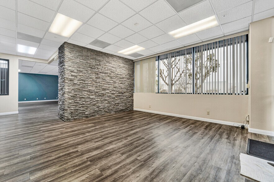 More Photos Of 28 Hammond, Irvine Warehouse For Sale