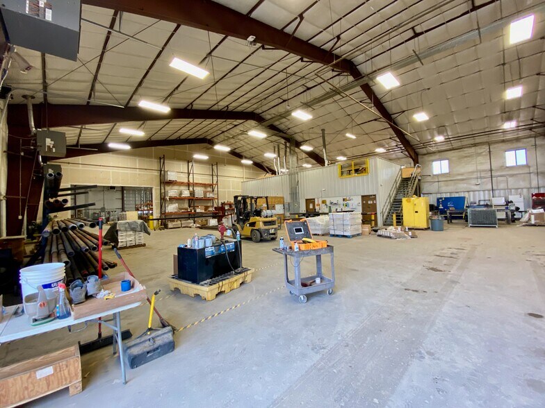 More Photos Of 5066 Owan Industrial Park Dr, Williston Warehouse For Lease