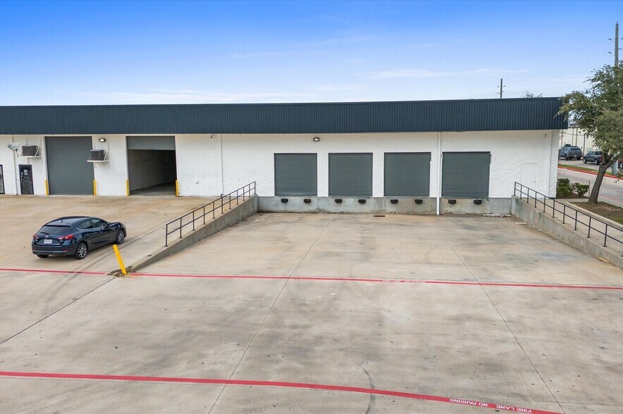 More Photos Of 3115 Fry Rd, Katy Warehouse For Lease