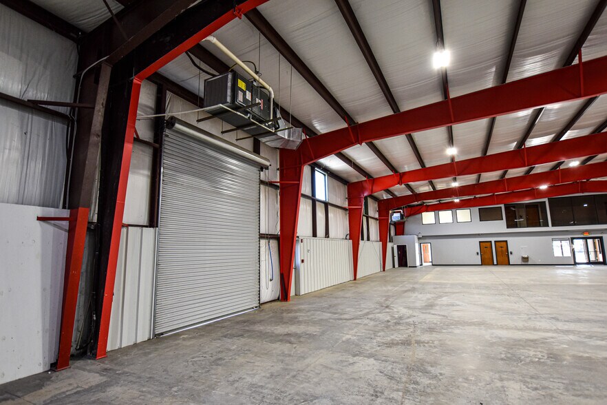 More Photos Of 95 Hunt Dr, Rossville Industrial For Lease