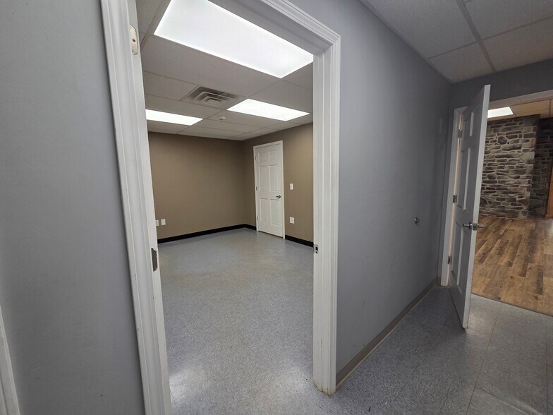 More Photos Of 114-120 Hankwoods Dr, Beckley General Retail For Lease