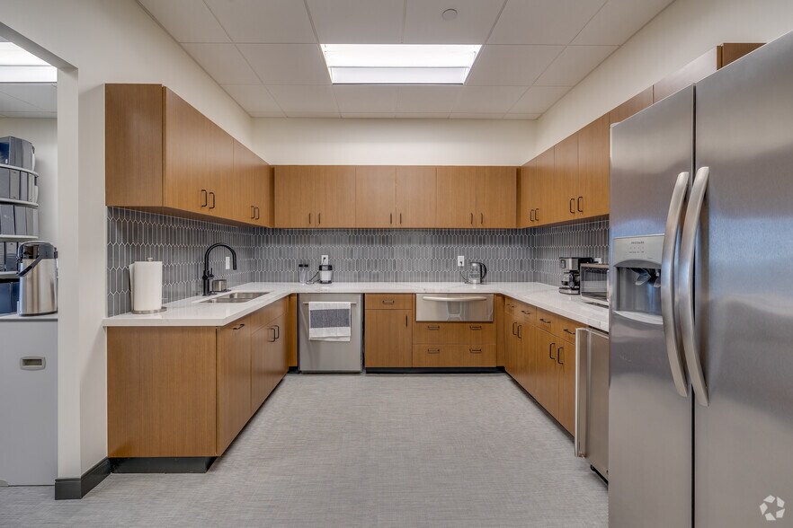 More Photos Of 401 S Boston Ave, Tulsa Office For Lease