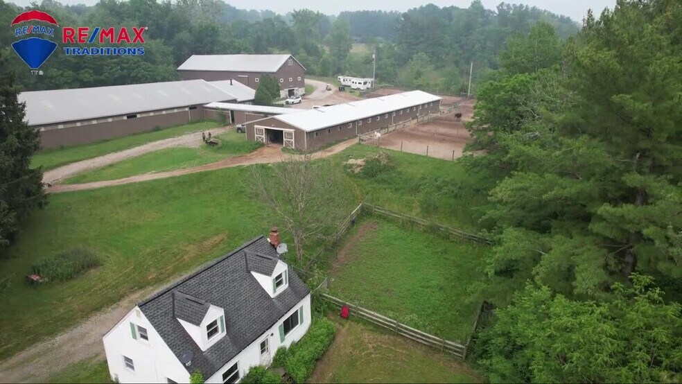 Primary Photo Of 8782 Kinsman Rd, Novelty Specialty For Lease