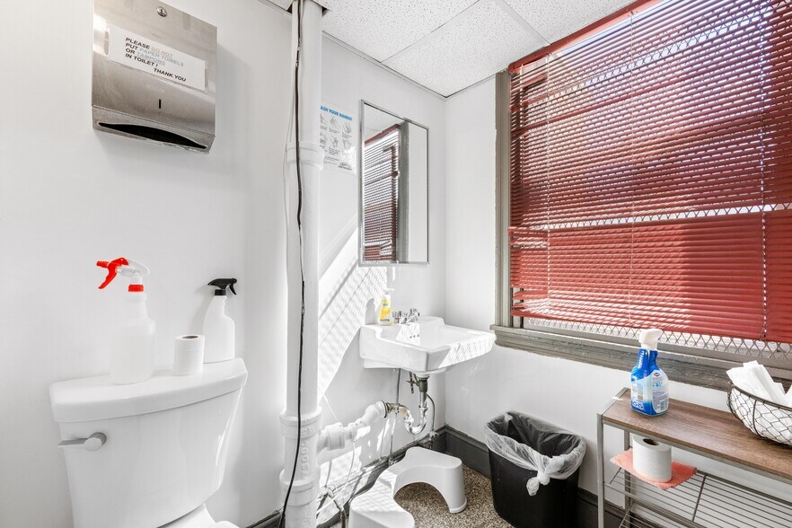 More Photos Of 21 W 25th St, Baltimore Office For Sale