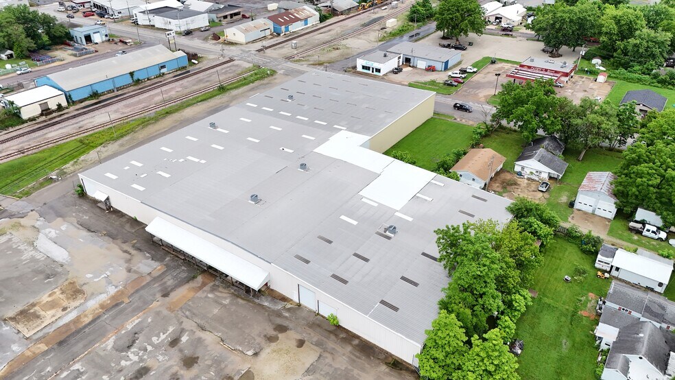More Photos Of 102 S Main St, Mountain Grove Warehouse For Sale