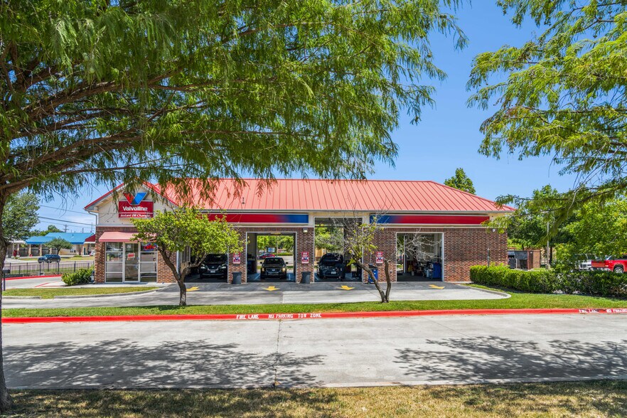More Photos Of 1175 S Main St, Keller Auto Repair For Sale