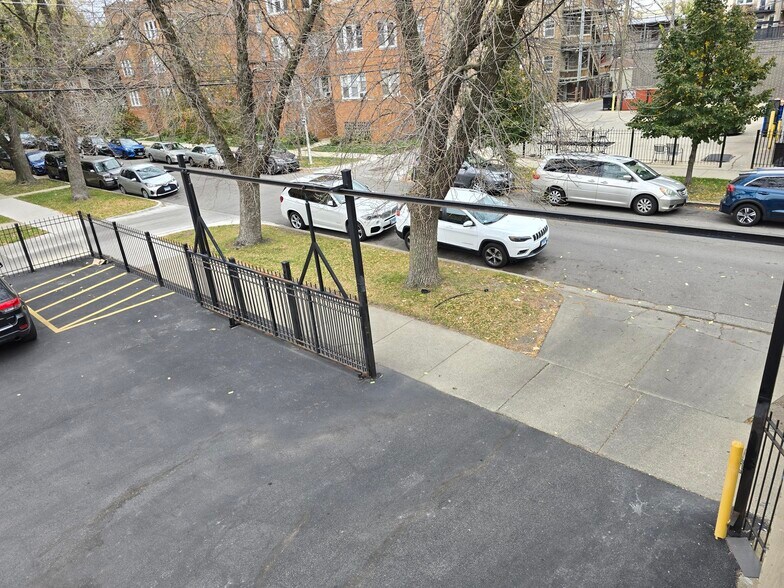 More Photos Of 3034-3040 W Montrose Ave, Chicago Multifamily For Sale