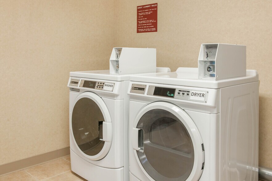 More Photos Of 1304 W Evergreen Dr, Effingham Hotel For Sale