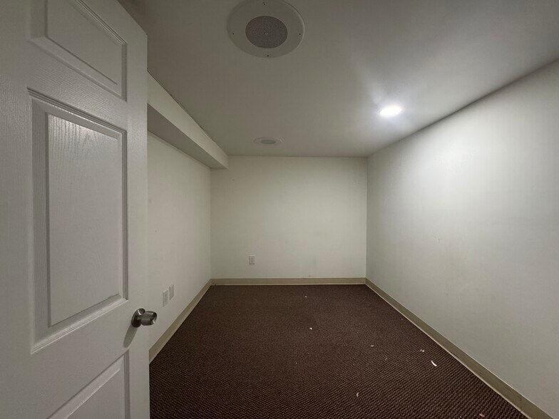 More Photos Of 2857 Steinway St, Astoria Apartments For Lease