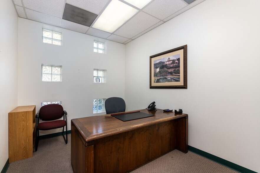 More Photos Of 520 E Easy St, Simi Valley Warehouse For Lease