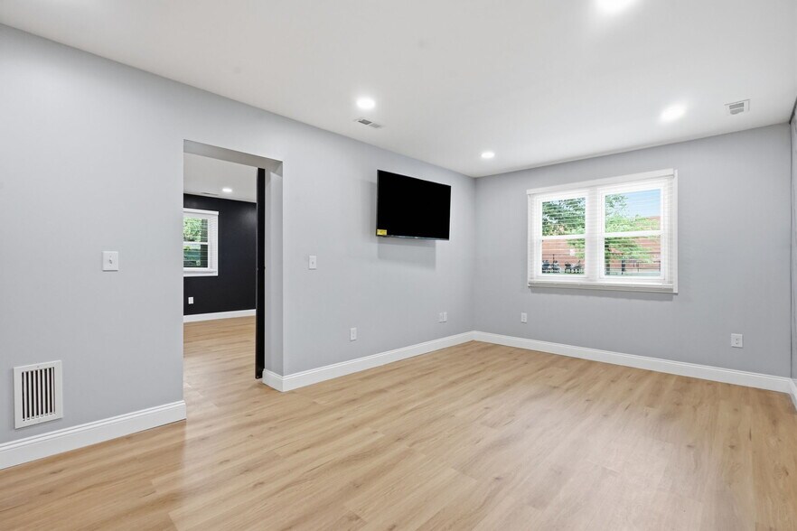 More Photos Of 25 Agawam Shopping Ct, Agawam Office For Sale
