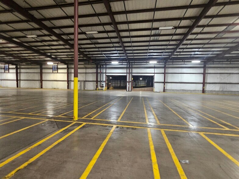 More Photos Of 2938 Brown Rd, Marshall Distribution For Sale