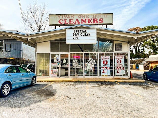 More Photos Of 2041 SW Sylvan Rd, Atlanta General Retail For Sale