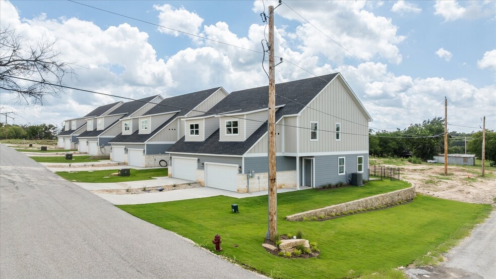 More Photos Of 710 N Sycamore St, Hico Apartments For Sale