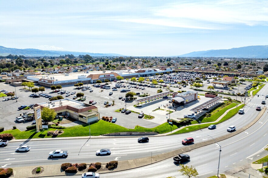 More Photos Of 1000-1050 N Davis Rd, Salinas General Retail For Sale