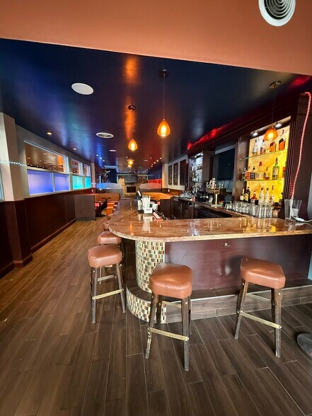 More Photos Of 76 E 3rd Ave, San Mateo Bar For Lease