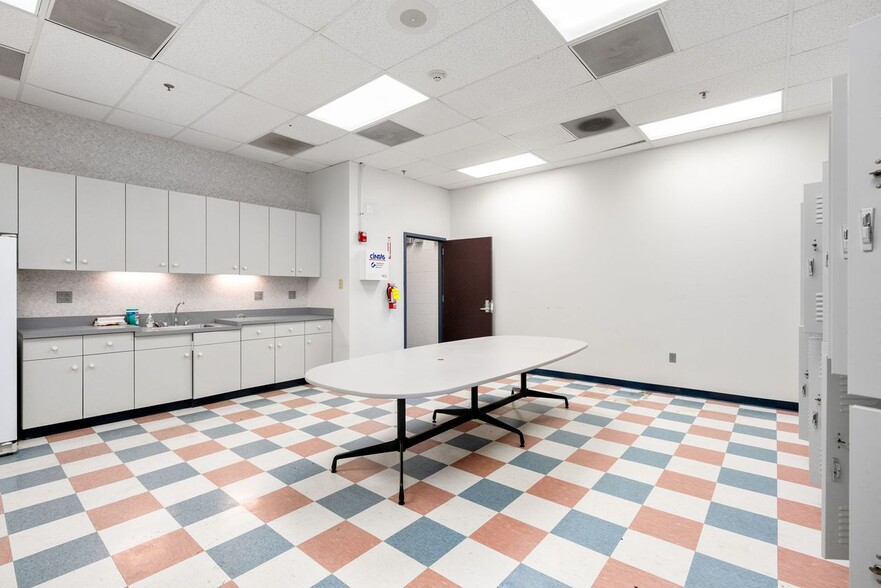 More Photos Of 2800 Diode Ln, Louisville Warehouse For Sale