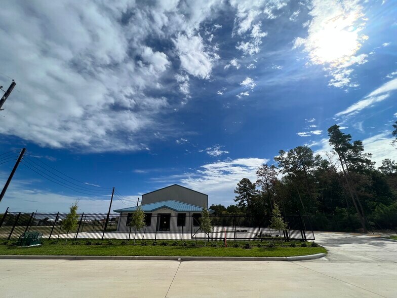 More Photos Of 18630 Intercontinental Crossing Dr, Houston Warehouse For Lease