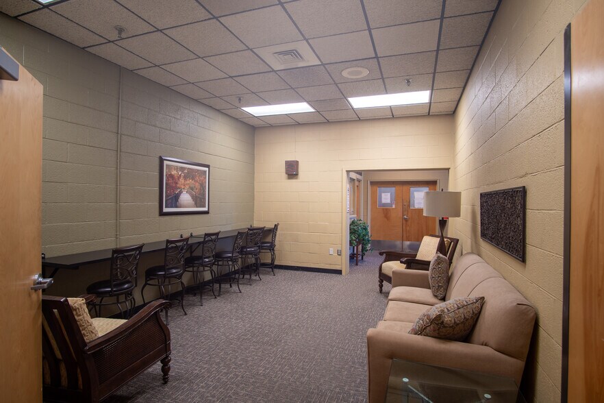 More Photos Of 128 Bingham Rd, Asheville Light Manufacturing For Lease