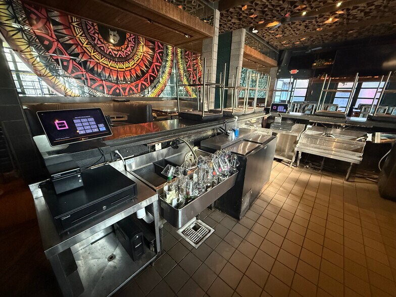 More Photos Of 4935 N Mesa St, El Paso Restaurant For Lease