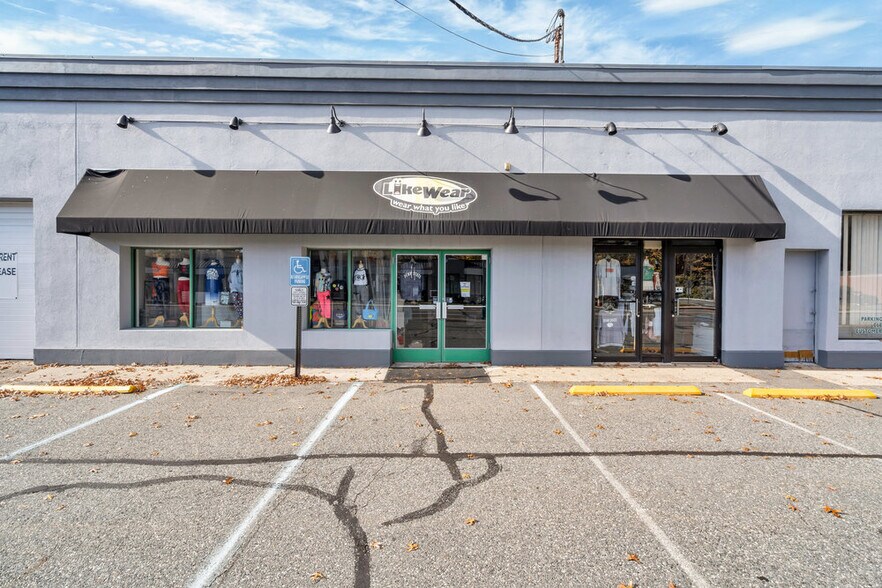 More Photos Of 142 S Livingston Ave, Livingston Unknown For Lease