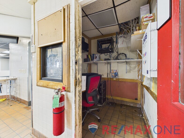 More Photos Of 2208 E Kansas Ave, Garden City Fast Food For Sale