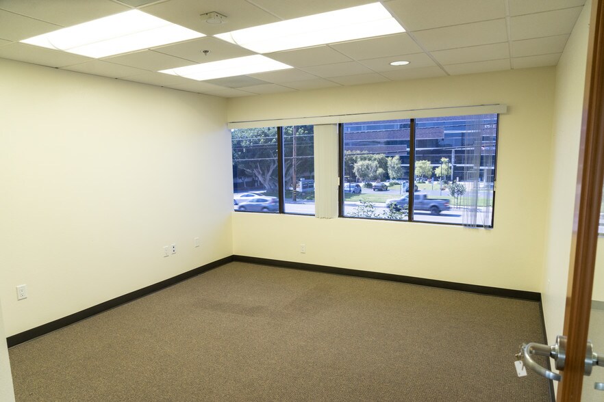 More Photos Of 17541 E 17th St, Tustin Office For Lease