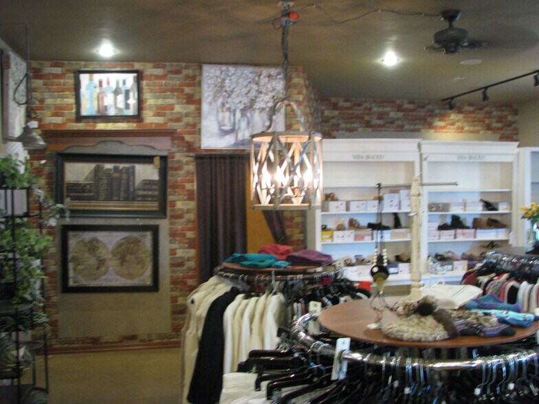 More Photos Of 2071 Central Dr, Green Bay General Retail For Lease