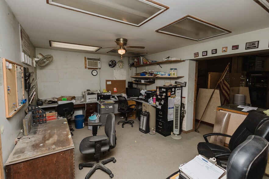 More Photos Of 410 N Commercial Ave, Sedgwick Storefront For Sale