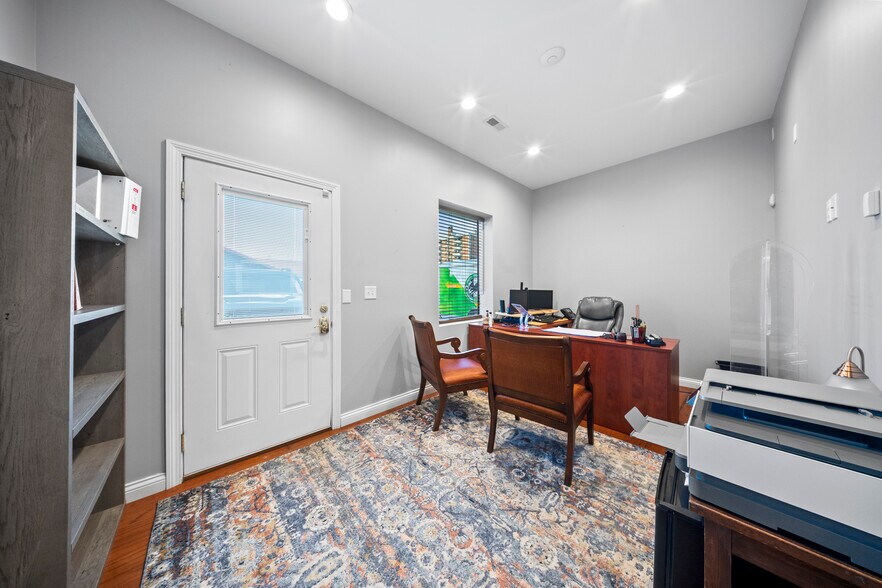 More Photos Of 3224 Winchester Ave, Ashland Flex For Sale