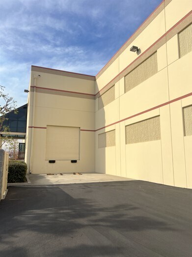 More Photos Of 2842 N Ontario St, Burbank Warehouse For Lease