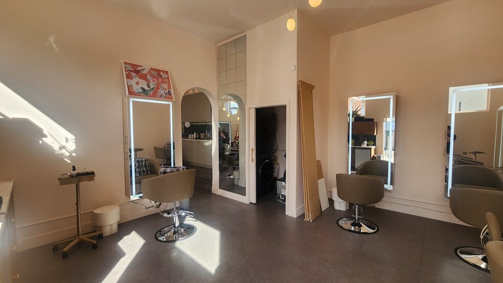 More Photos Of 1000 N Fairfax Ave, West Hollywood Storefront For Sale
