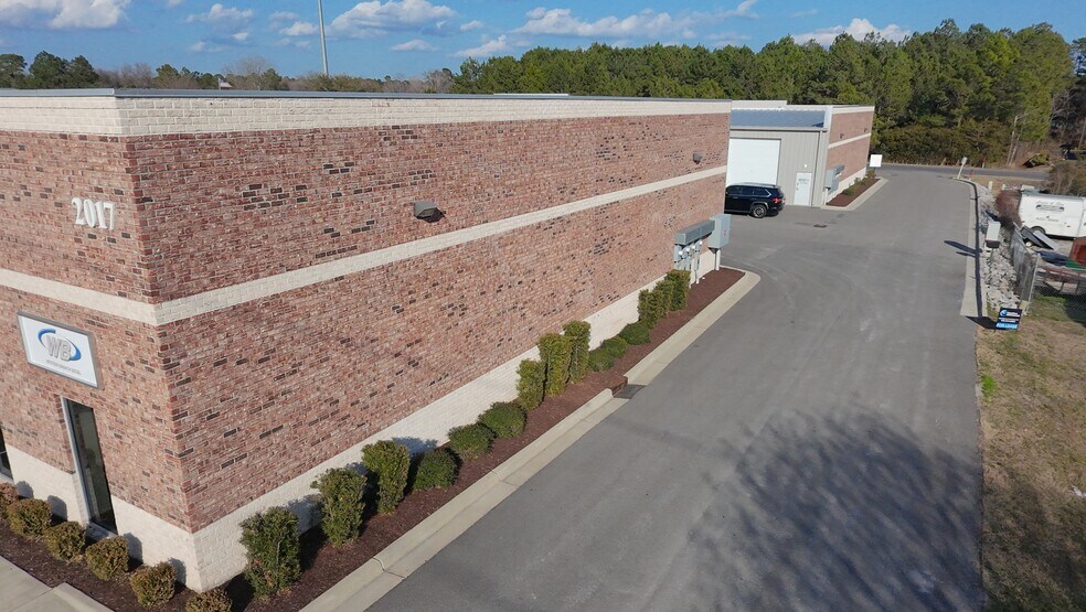 More Photos Of 2011 Corporate Dr, Wilmington Showroom For Lease