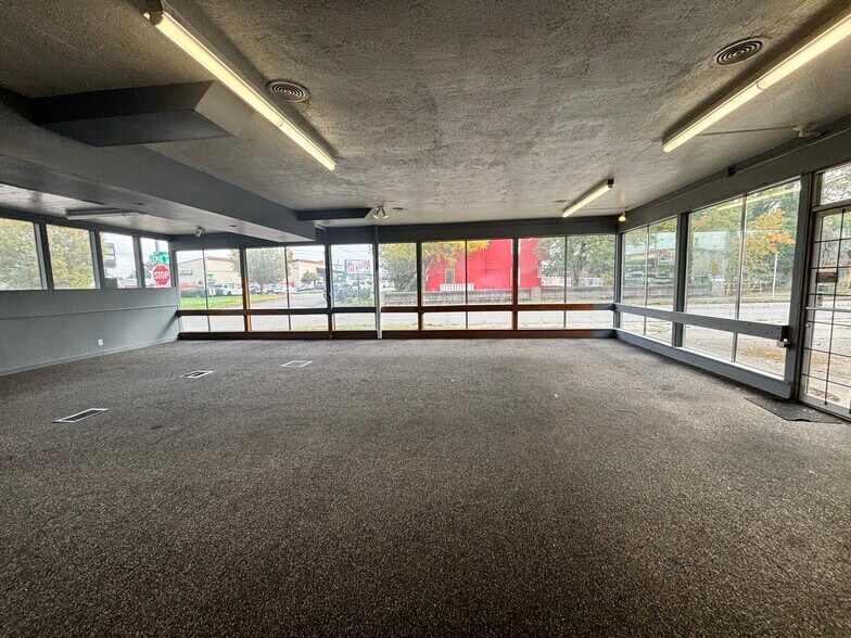 More Photos Of 1515 13th St SE, Salem Flex For Sale