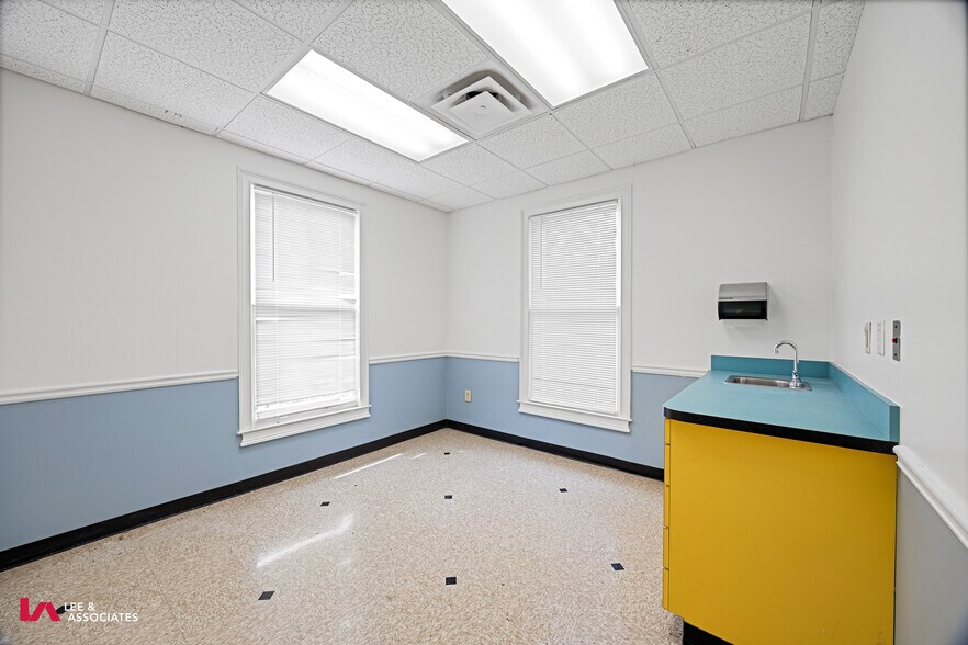 More Photos Of 1776 Old Spring House Ln, Dunwoody Medical For Lease
