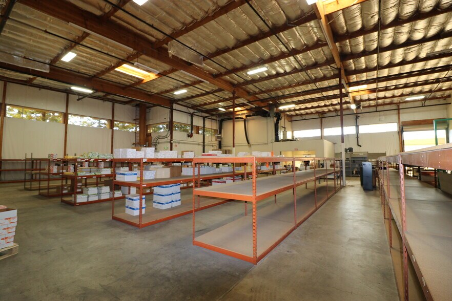 More Photos Of 986 Airway Ct, Santa Rosa Warehouse For Lease
