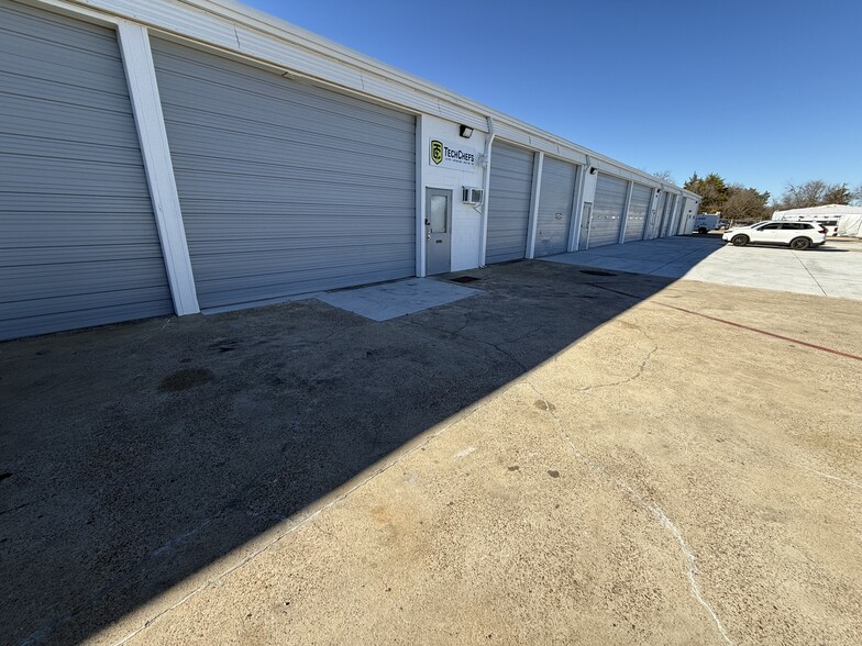 More Photos Of 1223 Crestdell Dr, Duncanville Warehouse For Lease