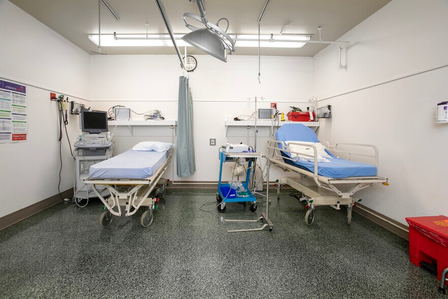 More Photos Of 707 N Waldrip St, Grand Saline Hospital For Lease