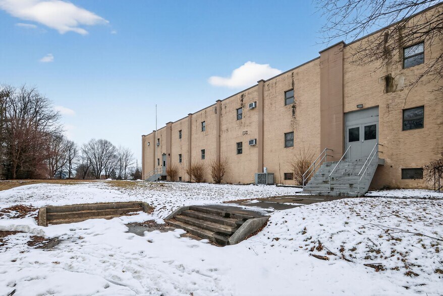 More Photos Of 25 Willow st, Richland Warehouse For Sale