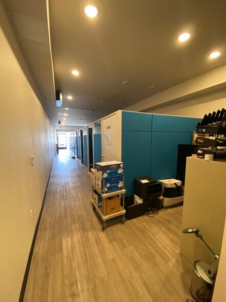 More Photos Of 17942-17944 Ventura Blvd, Encino Storefront Retail Office For Lease