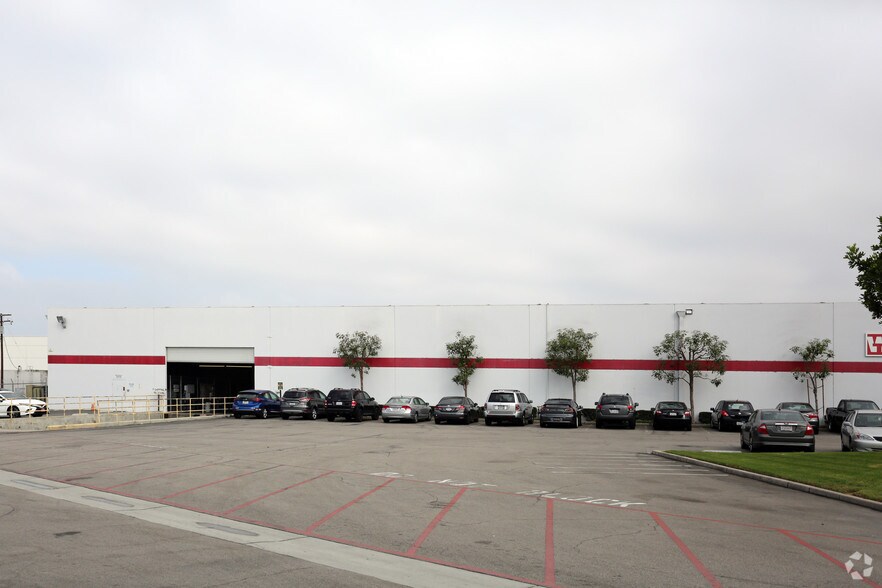 More Photos Of 1177 N Grove St, Anaheim Manufacturing For Lease