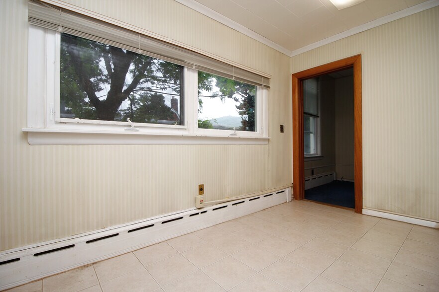 More Photos Of 417 W Blackwell St, Dover Office Residential For Sale