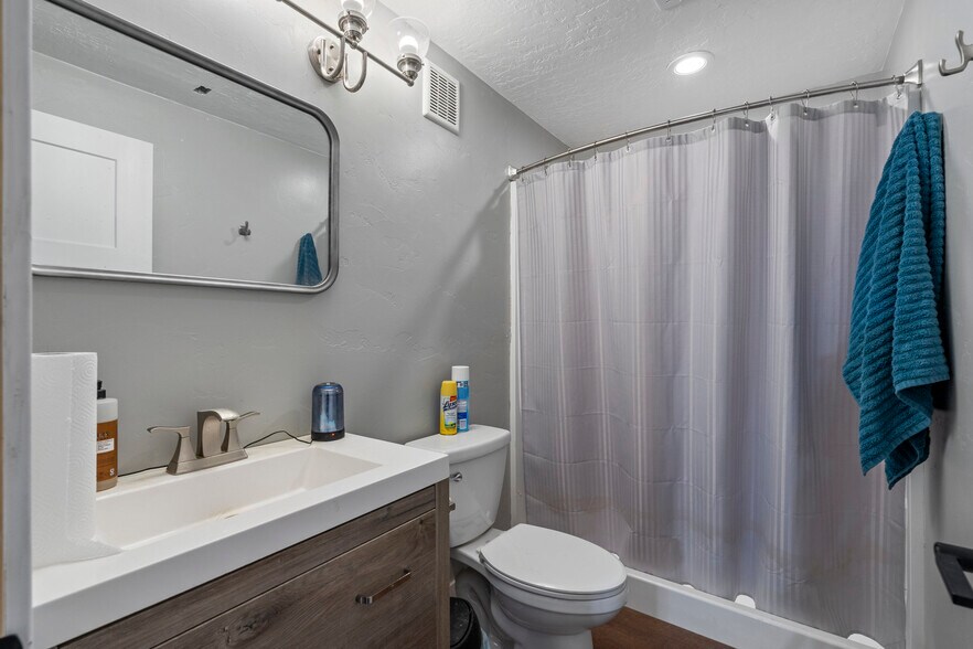 More Photos Of 280 W 500 S, Fillmore Storefront Retail Office For Sale