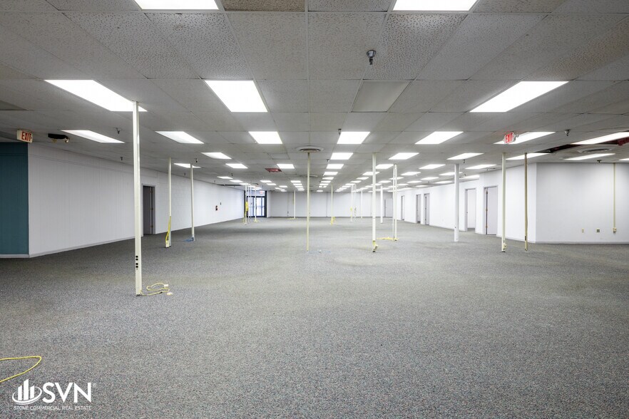 More Photos Of 1047 US Highway 127 S, Frankfort Medical For Lease