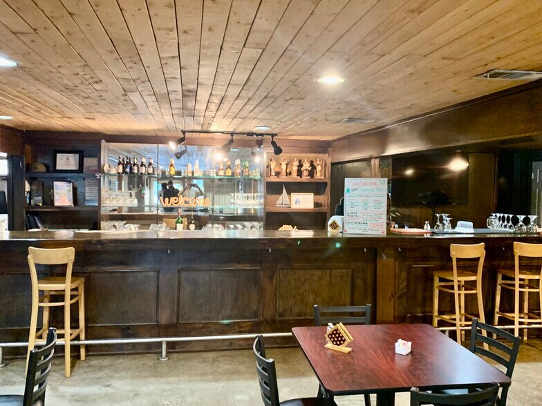 More Photos Of 220 W Bayshore Rd, Anahuac Marina For Sale