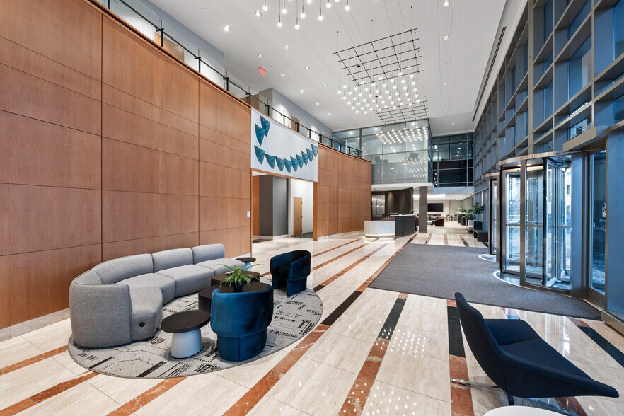 More Photos Of 9550 W Higgins Rd, Rosemont Office For Lease